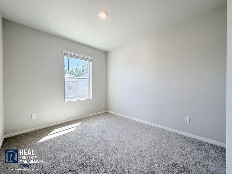 2216 Trailside Dr NE — Photo 16
