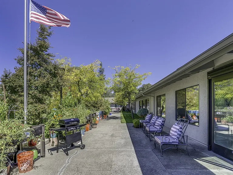 Auburn Ravine Terrace - 55+ Active Adult Apartments — Photo 13