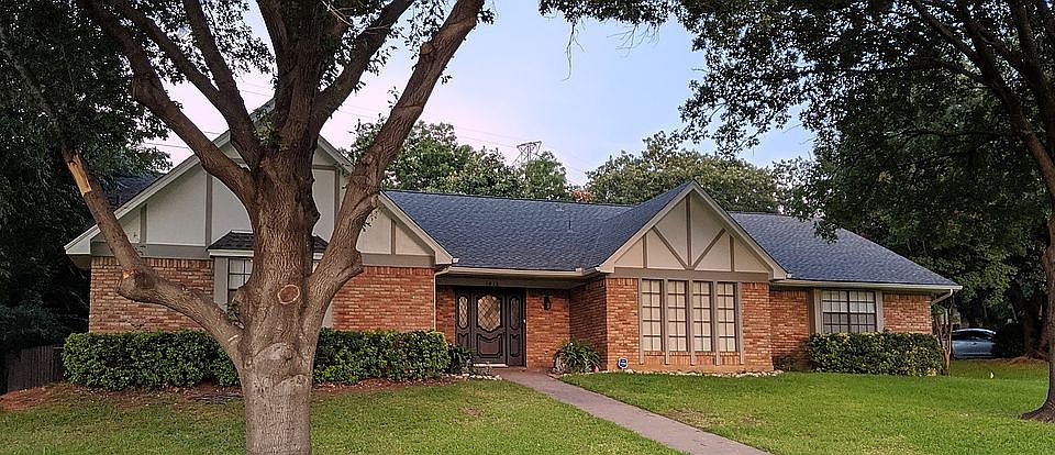 2nd image of 1818 Ridgeside Dr
