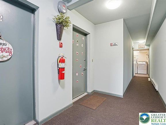 5th image of 146 Oak Dr