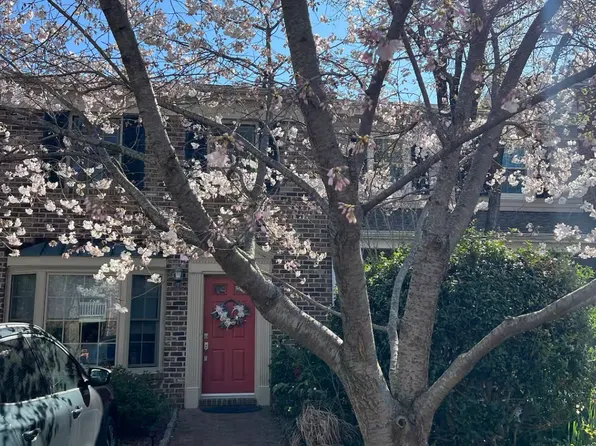 937 Huntwood Ln, Charlottesville, VA 22901