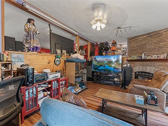 4th image of 131 Island Rd