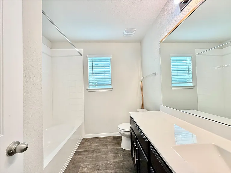 10502 Fulton Ave — Photo 31