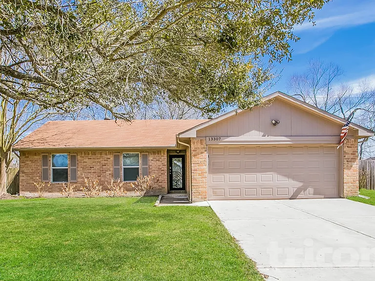 13307 Venice Cir — Photo 1