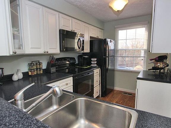 5th image of 122 Saxonwald Ln