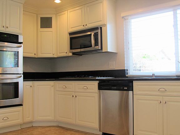 4th image of 170 Gorrion Ave