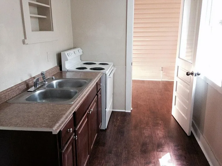 733 E Fort King St #7 — Photo 4