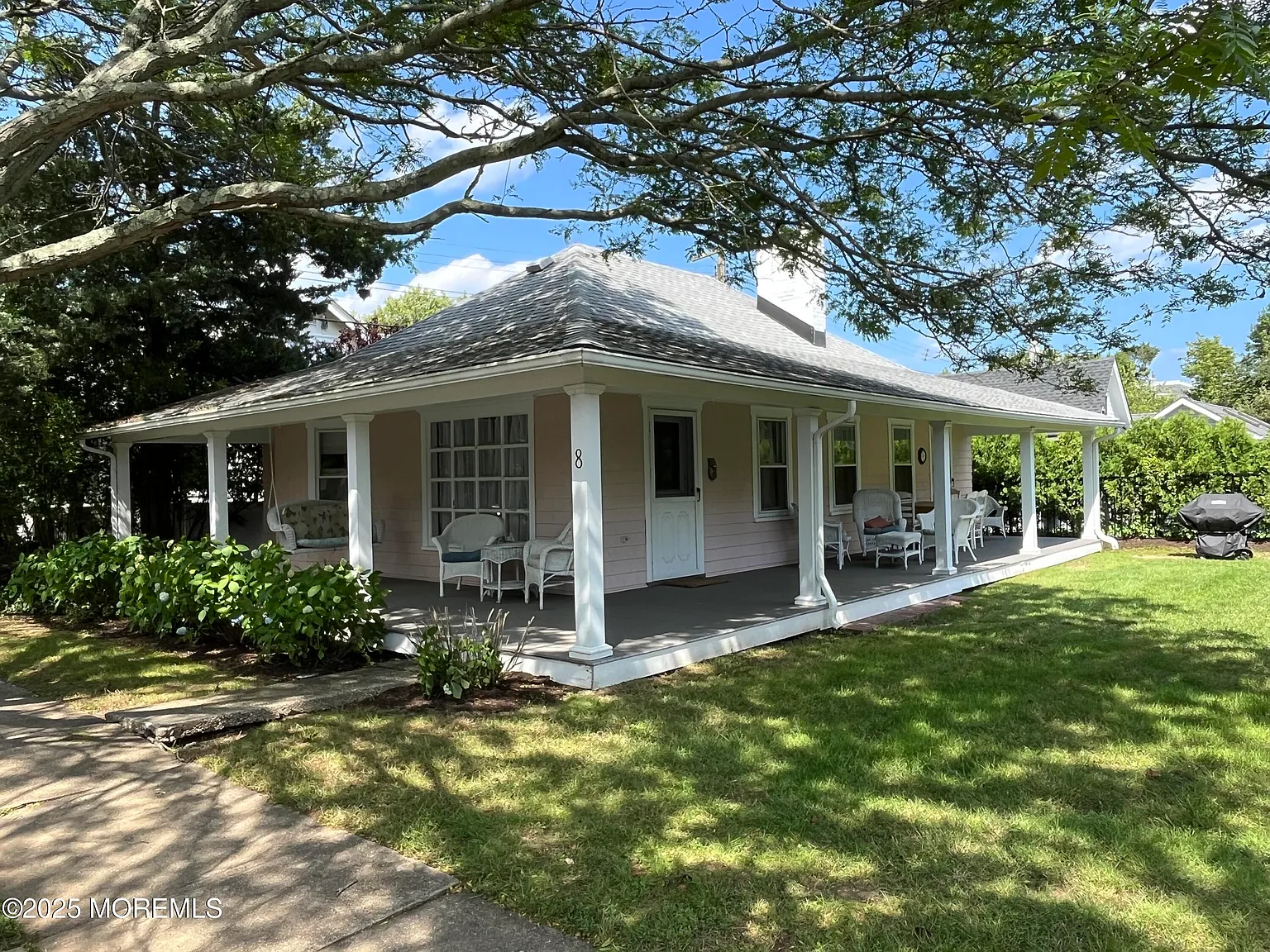 3 bed, 884 sqft, $3,500 — Photo 1