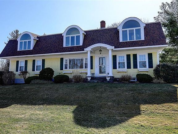 2nd image of 49 Hoyt Ave