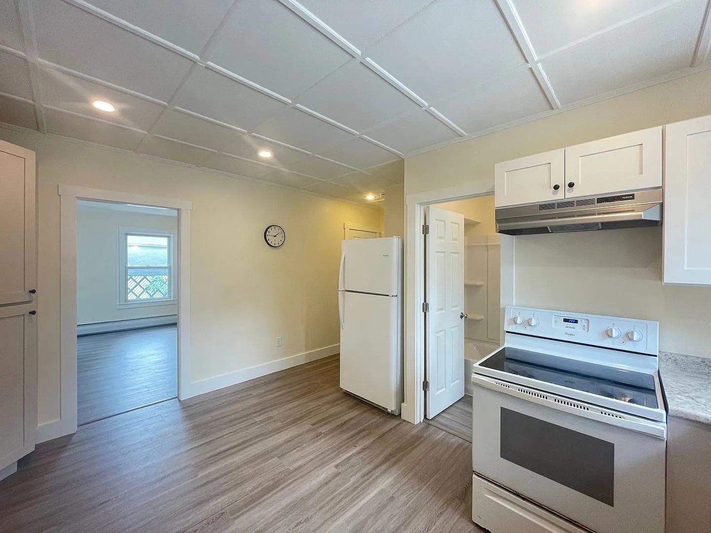 3 bed, 1.0 bath, 1084 sqft, $1,995 — Photo 4