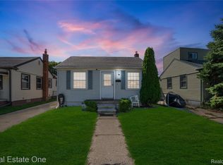 12937 Castle St, Southgate, MI 48195