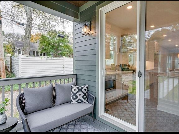 3rd image of 523 Acklen Park Dr