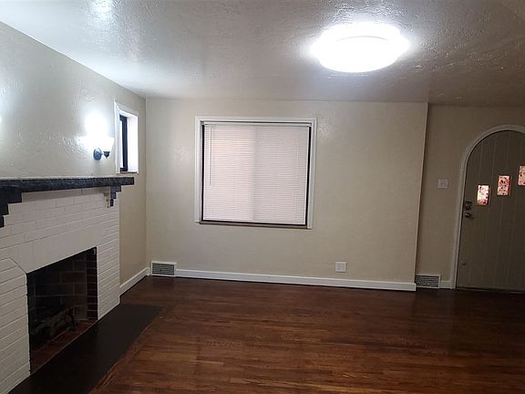 6423 Carver Living Room 2