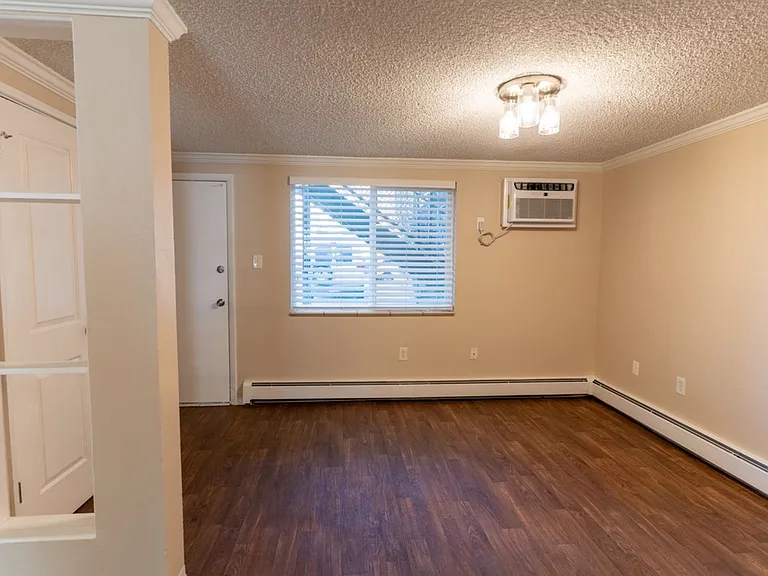 Knollwood and Tanglewood Apartments — Photo 11