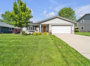 9765 S Veronica Dr, Oak Creek, WI 53154