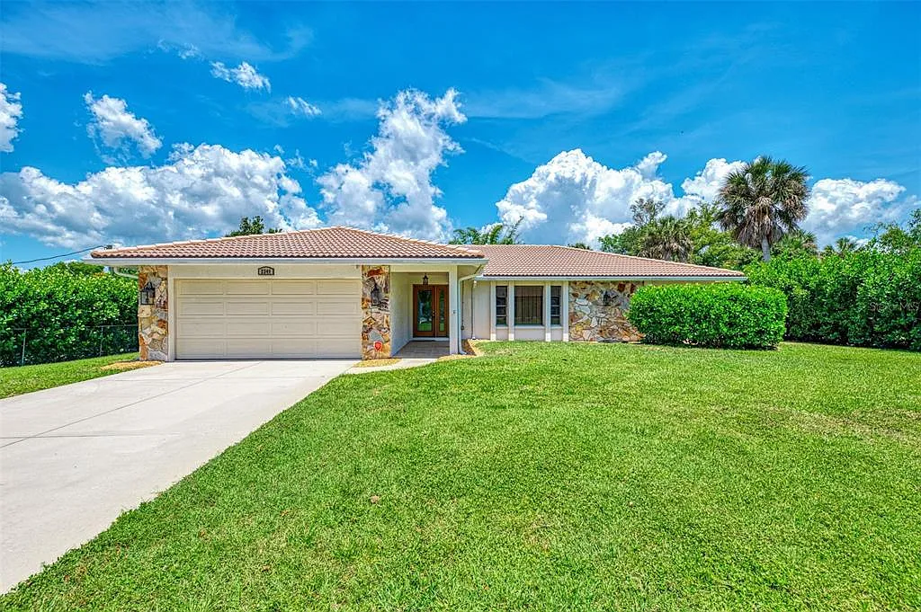 3 bed, 2.0 bath, 1955 sqft, $3,700 — Photo 1