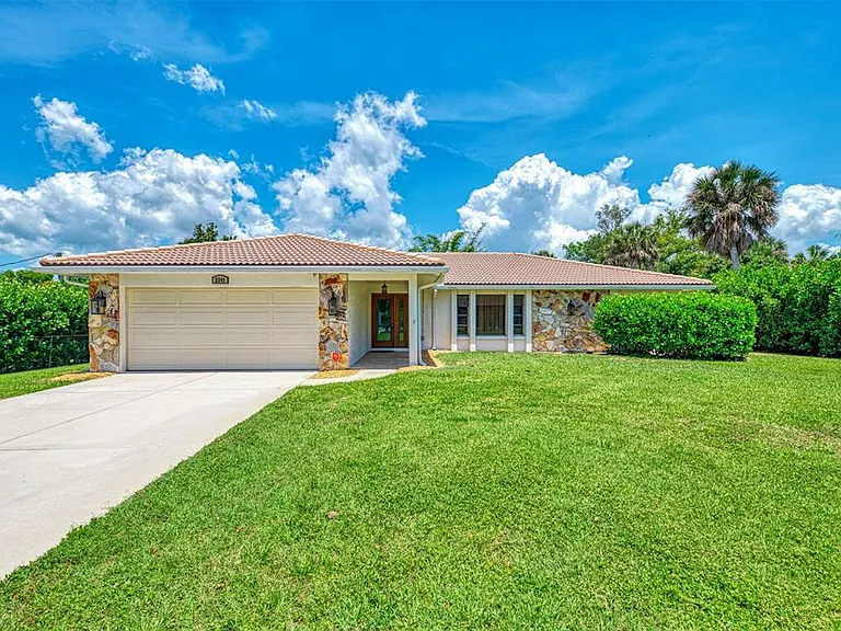 2340 Palmetto St — Photo 1