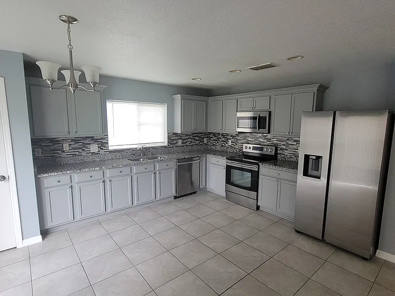 4654 Caverns Dr — Photo 11