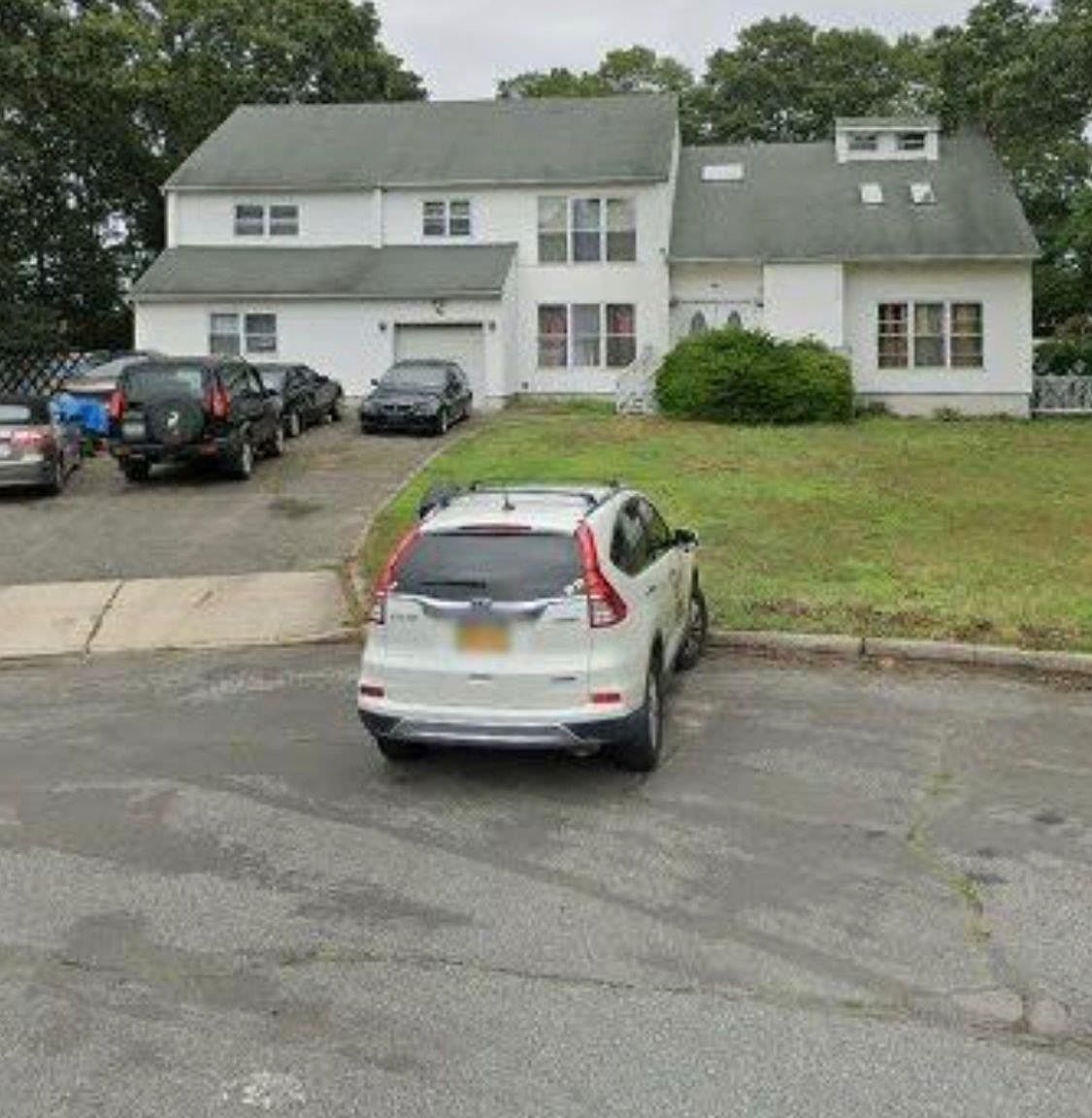 29 Bayou, Holtsville, NY 11742 | Zillow