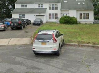 29 Bayou Ct, Holtsville, NY 11742