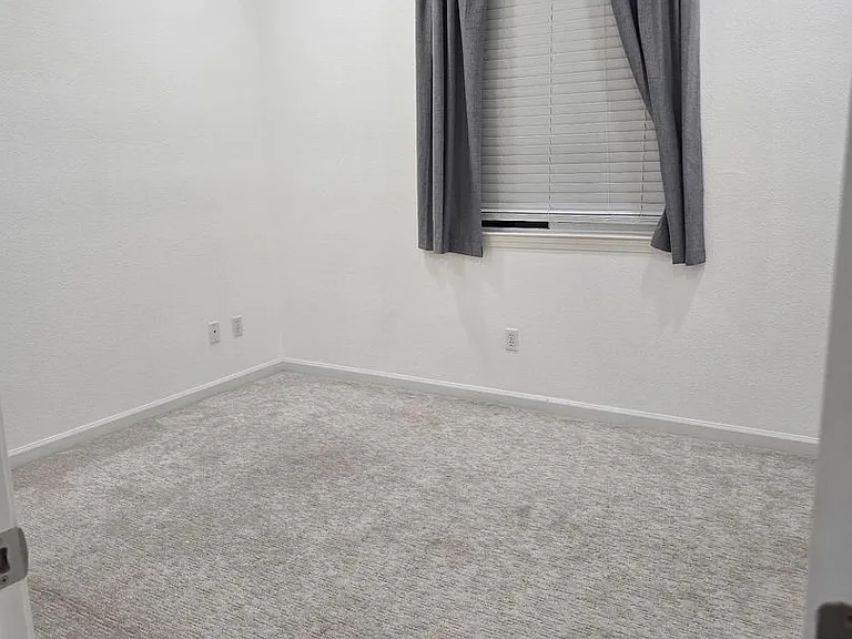 4227 S Fontana St — Photo 4
