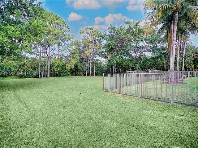 6807 NW 66th Way — Photo 15
