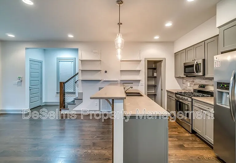 917B Spain Ave — Photo 5