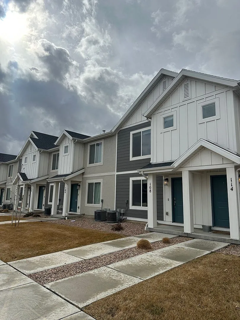Gorgeous Townhome! — Photo 2