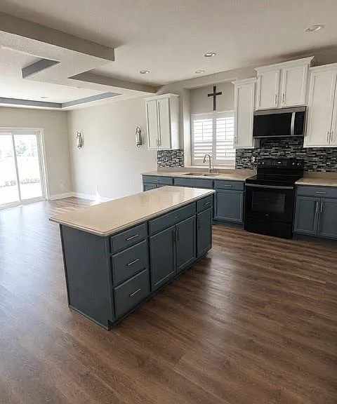 10562 Racine Cir — Photo 2