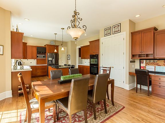 4th image of 9 Beauclaire Ln