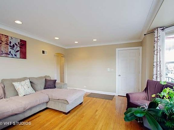 3rd image of 3036 N Oketo Ave #1