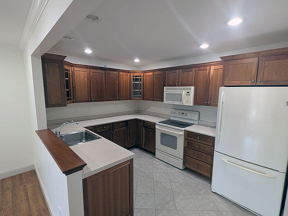 3rd image of 9 Pleasant Wood Dr #202