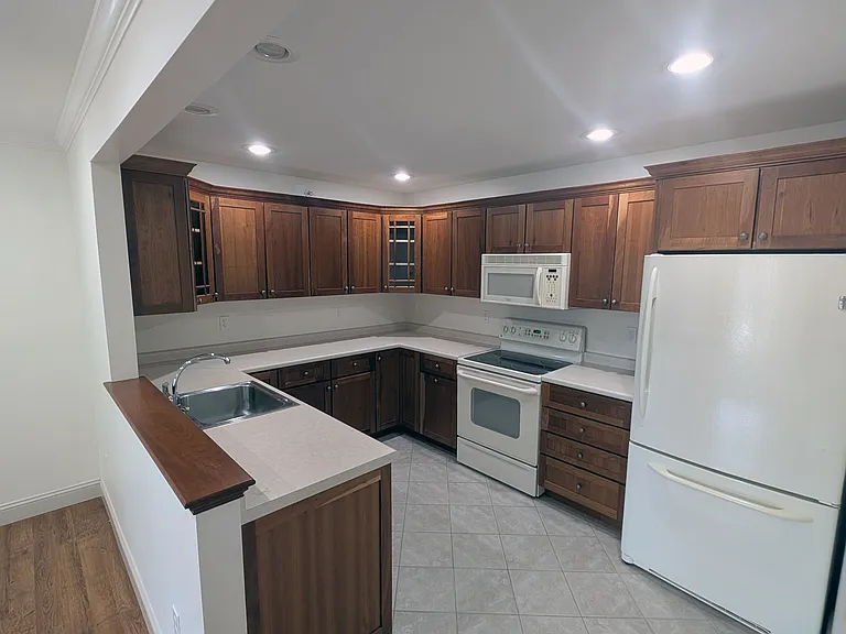 9 Pleasant Wood Dr #202 — Photo 3