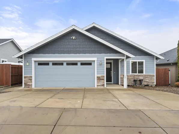 1758 Pearl Eye Ln, Medford, OR 97504