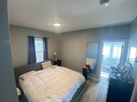 5th image of 301 E 5th Ave