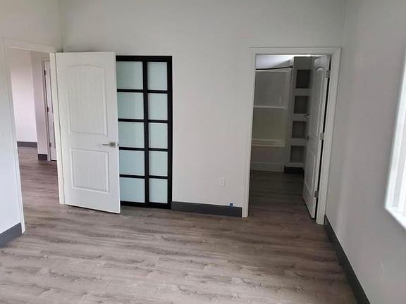 4th image of 521 E Mission Ln #12