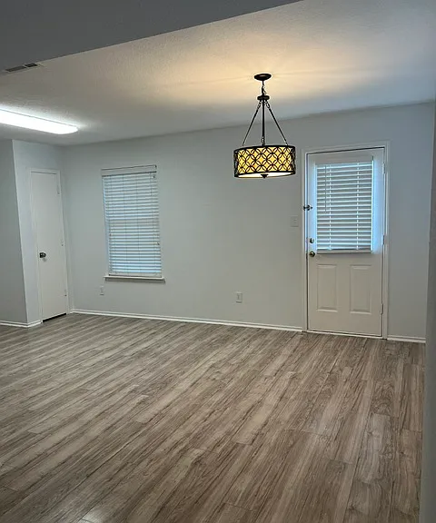 2132 Van Zandt Dr — Photo 5