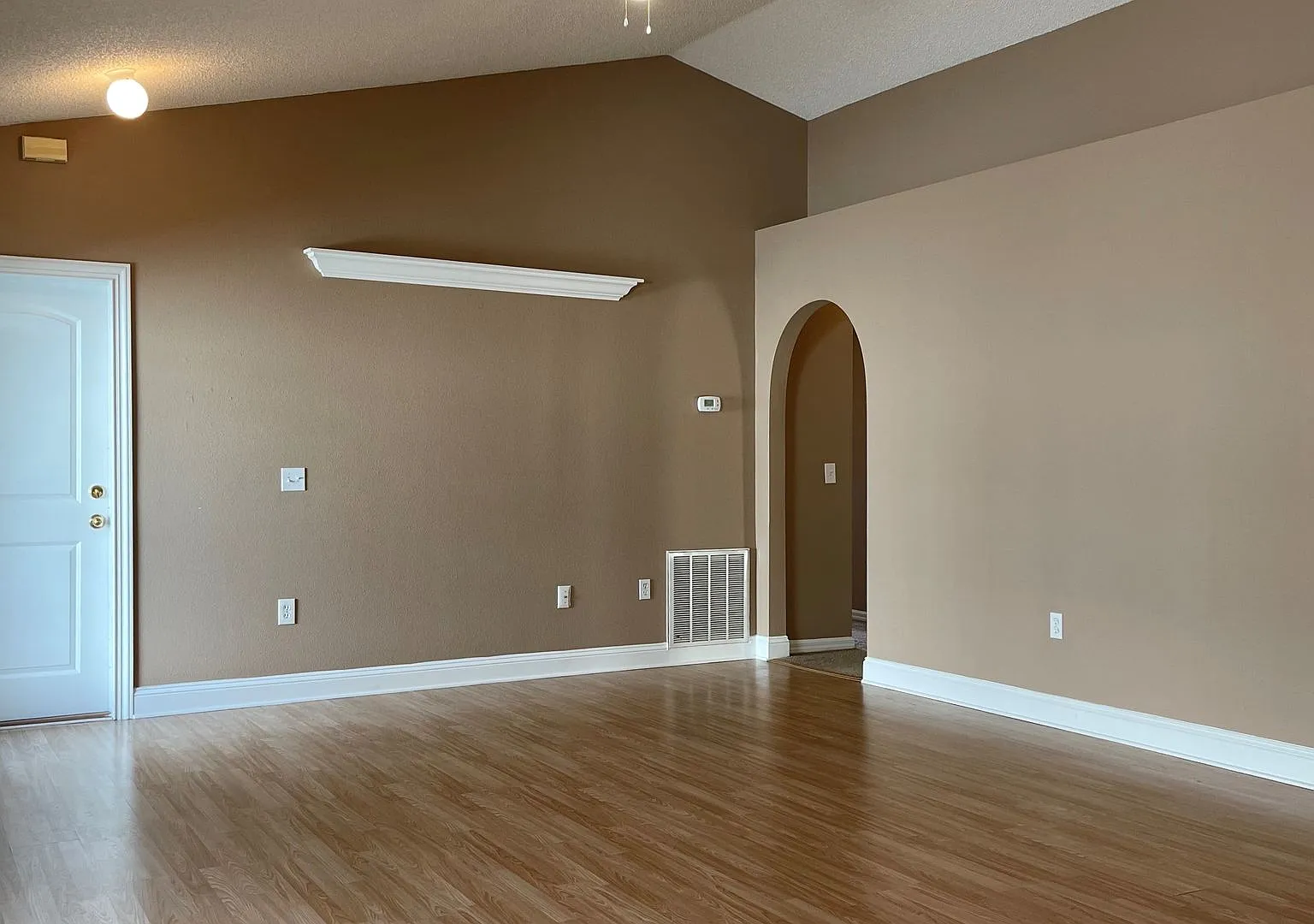 Spacious 3/2 in Arlington — Photo 4