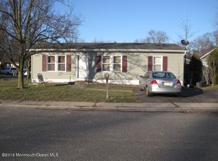 32 Deer Way, Manalapan, NJ 07726