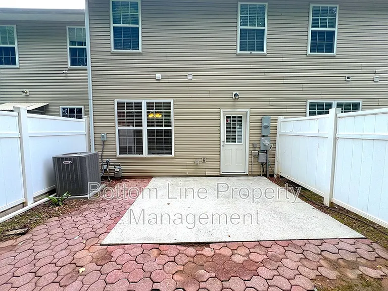 7637 Abigail Glen Dr — Photo 28