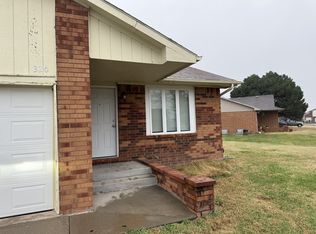 320 N Country Acres Ave, Wichita, KS 67212