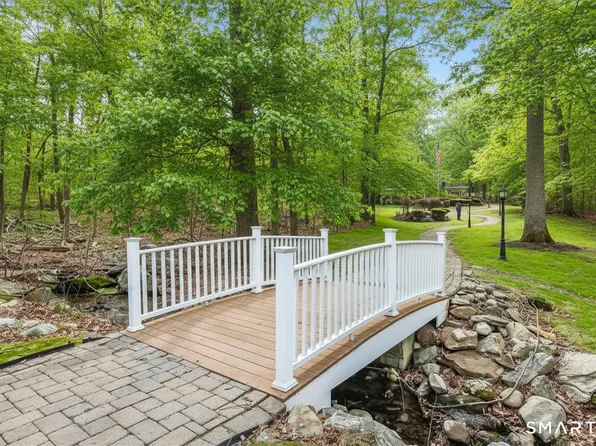 521 Heatherwood Court #521, Oxford, CT 06478