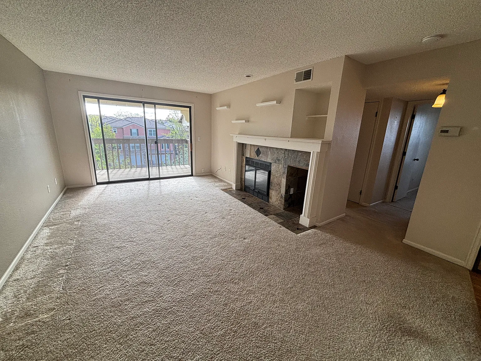 2 bed, 927 sqft, $1,500 — Photo 1