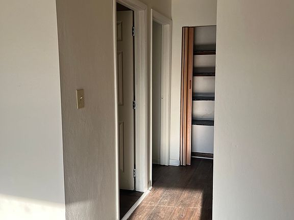 5th image of 930 W Aaron Dr #932B