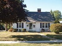 1st image of 906 E Reynolds St