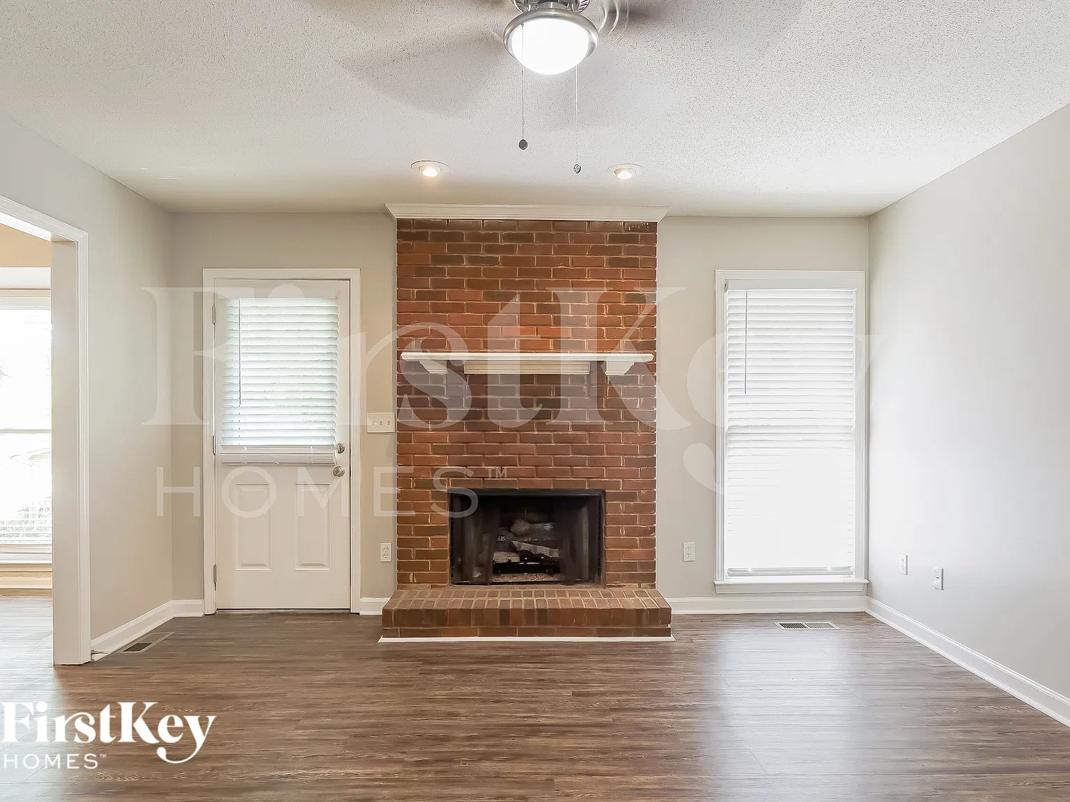 3 bed, 2.0 bath, 1414 sqft, $2,270 — Photo 3