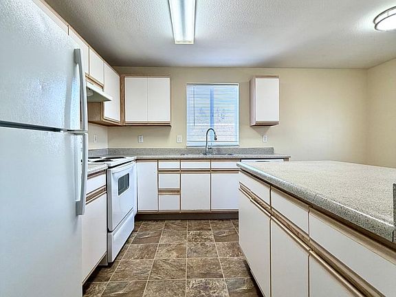 5th image of 5702-5710 NE Prescott St #30