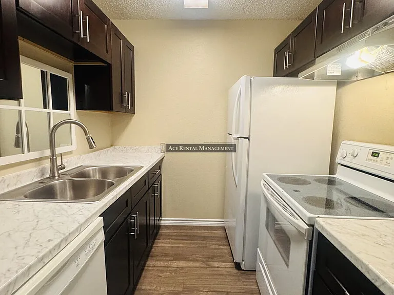 6824 Camden Ln #3 — Photo 5