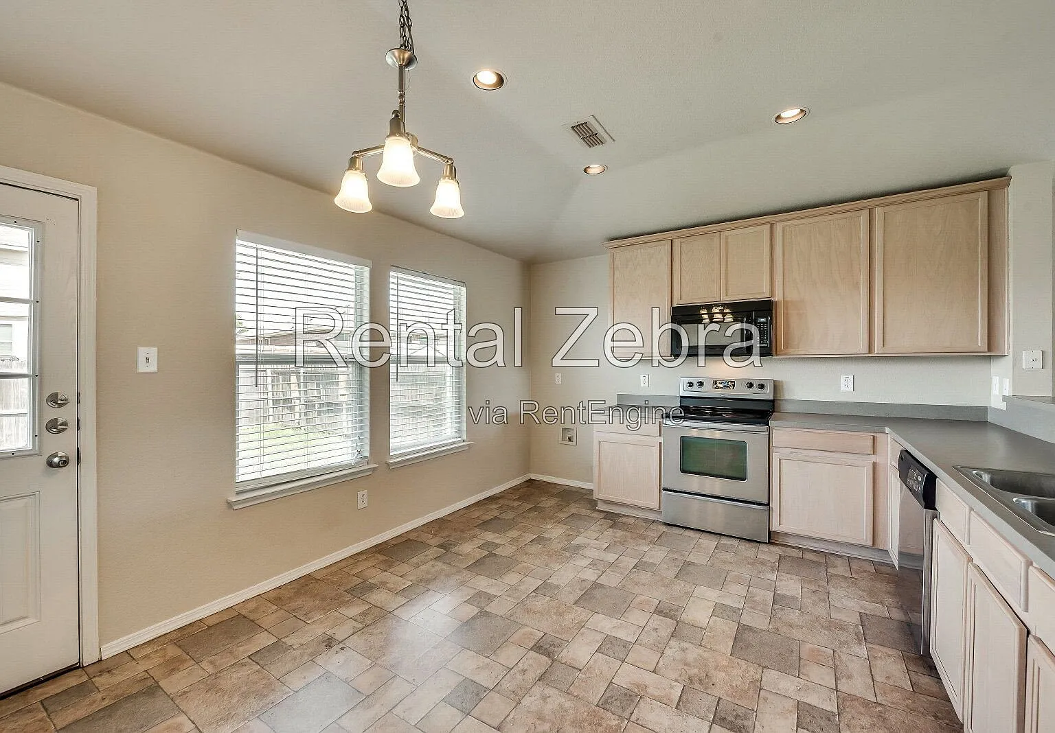 3 bed, 2.0 bath, 1425 sqft, $2,000 — Photo 4