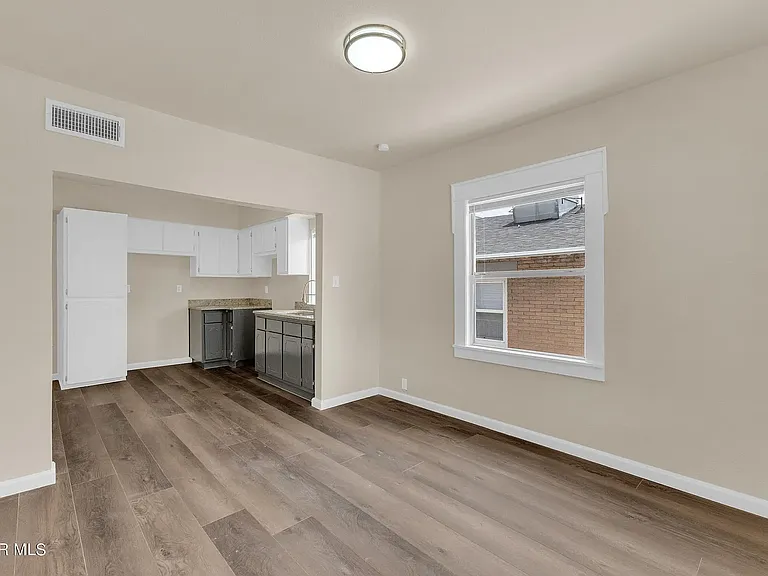 2721 Sacramento Ave — Photo 5